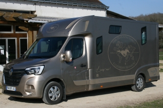 Location van transport chevaux online