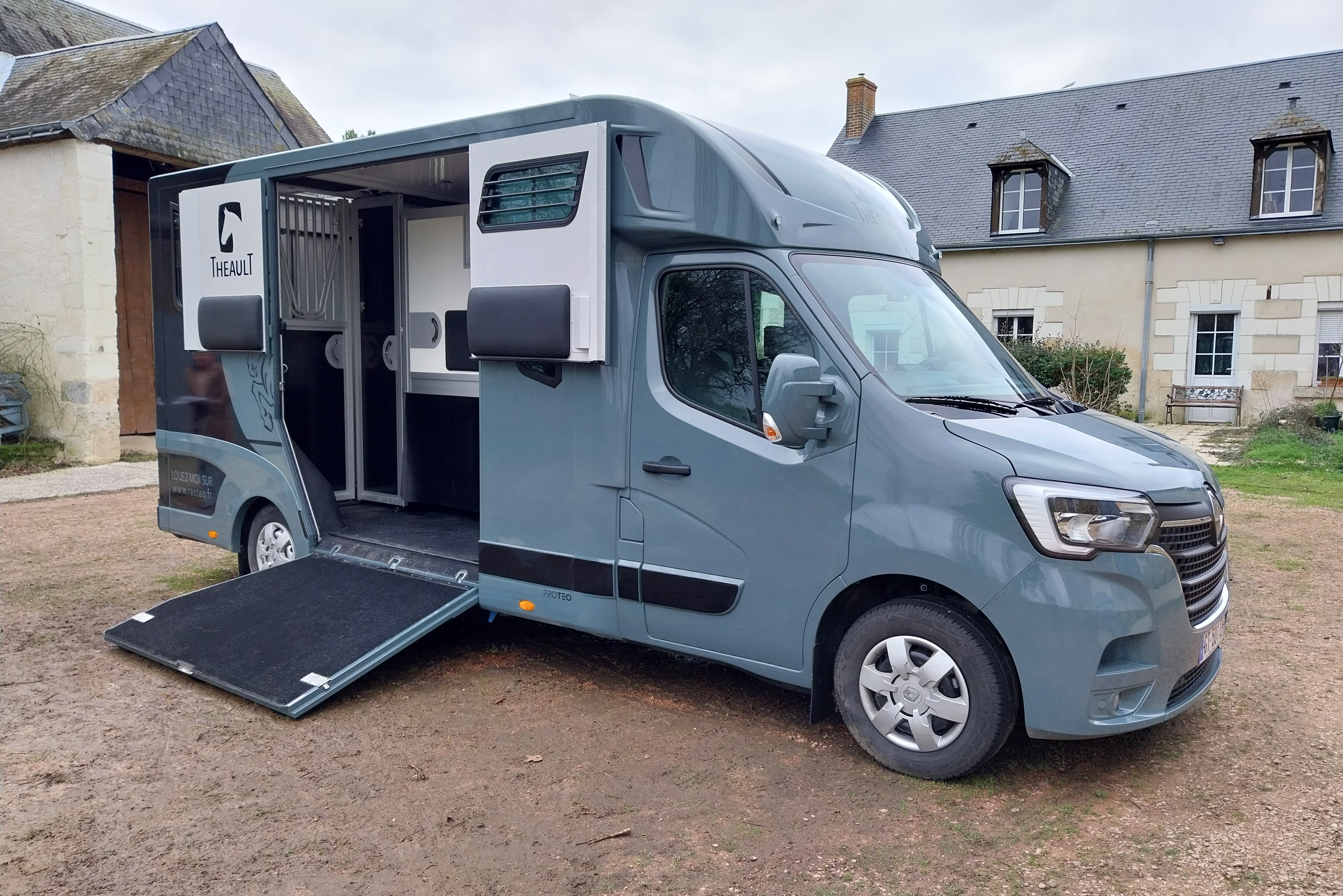 Location van deals chevaux toulouse