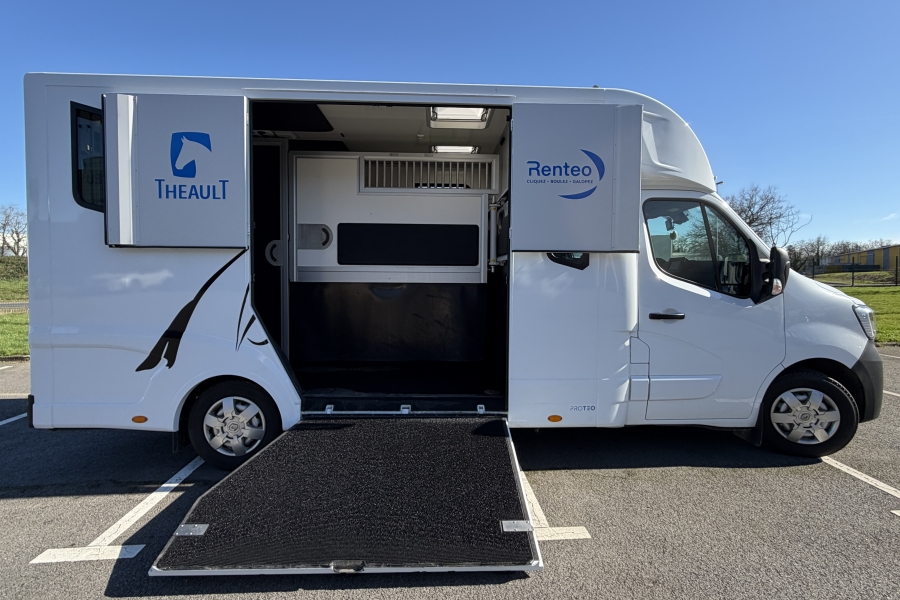 Espace chevaux stalles